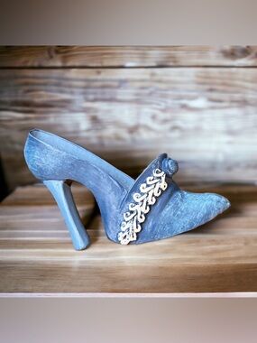 Old Fashion Victorian Blue High Heel Pump Shoe Brooch Pin Vintage Jewelry
